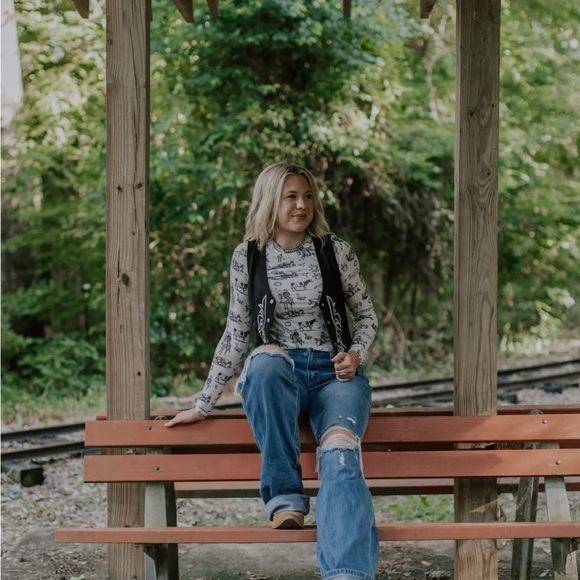 Boot Stitch Western Vest - Picture 2 of 3